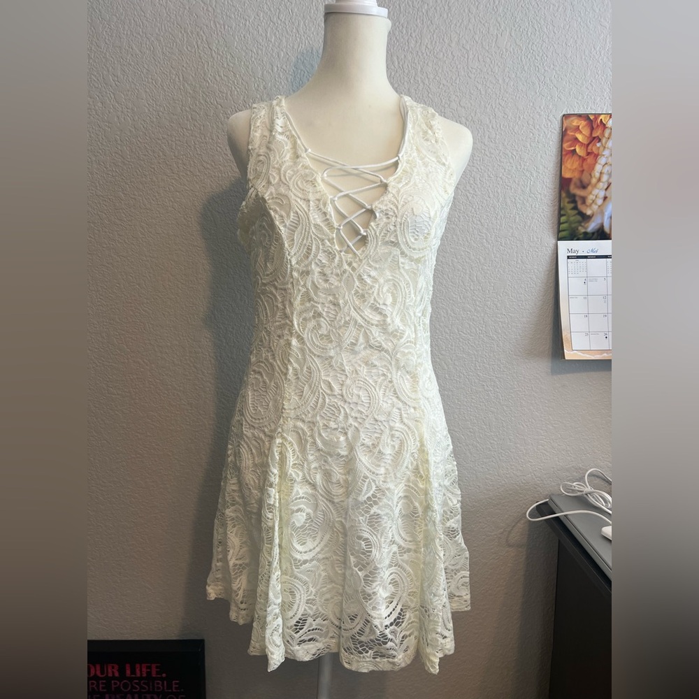 Love Tree White Sleeveless V-Neck Sundress